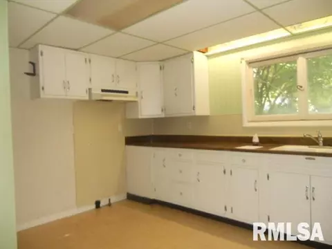 233 W Piper St, Macomb, IL 61455 photo 2