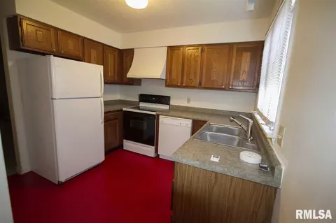 14 Cedar Dr, Macomb, IL 61455 photo 4