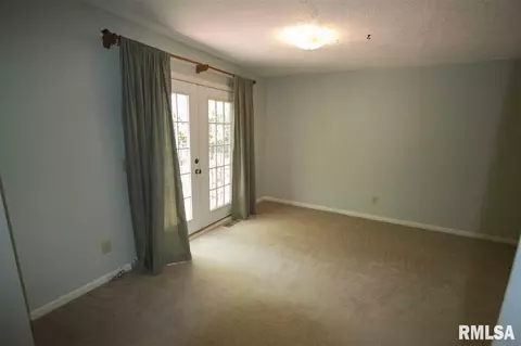 14 Cedar Dr, Macomb, IL 61455 photo 5