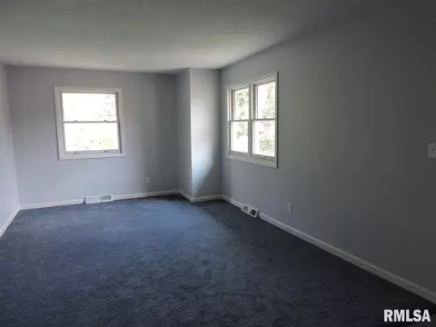 815 Meadow Dr, Macomb, IL 61455 photo 11