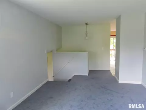 815 Meadow Dr, Macomb, IL 61455 photo 12
