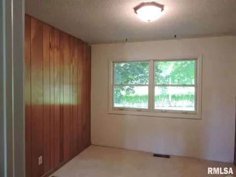 815 Meadow Dr, Macomb, IL 61455 photo 3