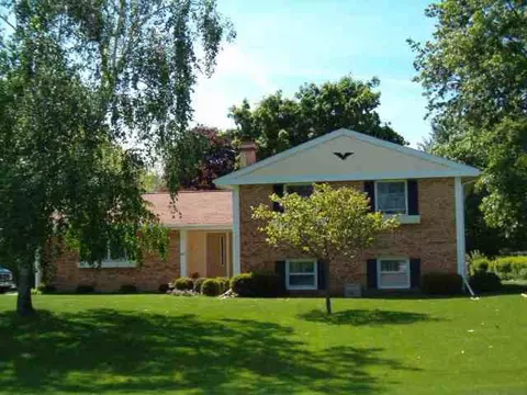 815 Meadow Dr, Macomb, IL 61455 photo 1