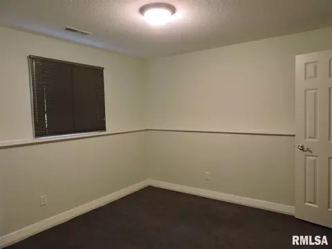 815 Meadow Dr, Macomb, IL 61455 photo 10