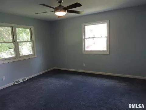 815 Meadow Dr, Macomb, IL 61455 photo 13