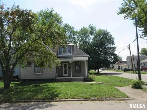 602 E Walnut St, Canton, IL 61520 photo 2