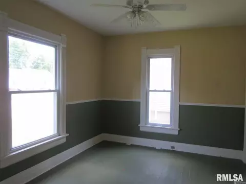 602 E Walnut St, Canton, IL 61520 photo 10