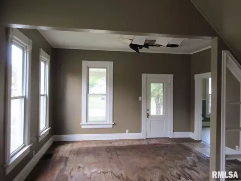 602 E Walnut St, Canton, IL 61520 photo 8