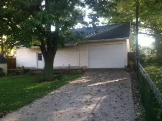721 S Johnson St, Macomb, IL 61455 photo 2