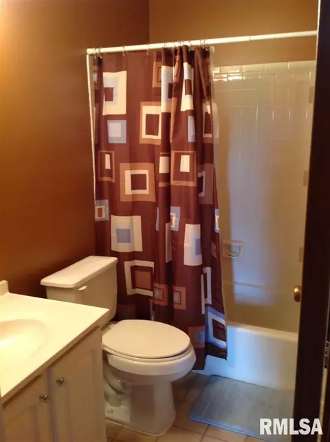 1924 Riverview Dr, Macomb, IL 61455 photo 4