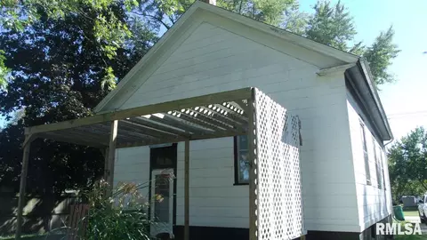 1314 E Wheeler St, Macomb, IL 61455 photo 3