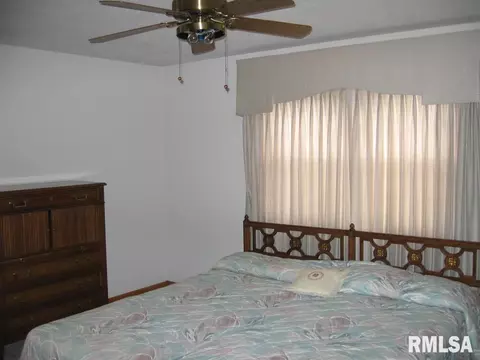 112 Holden Ter, Macomb, IL 61455 photo 7
