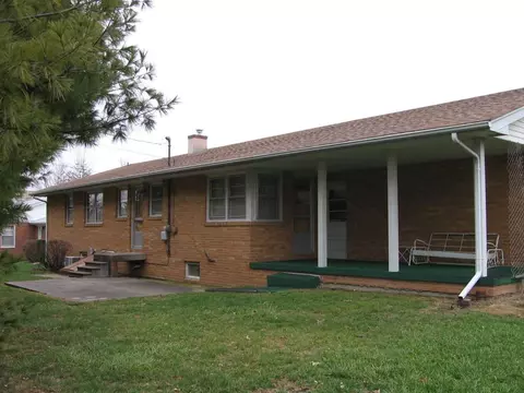 112 Holden Ter, Macomb, IL 61455 photo 3