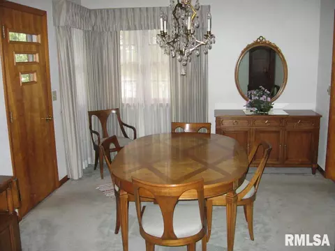 112 Holden Ter, Macomb, IL 61455 photo 5