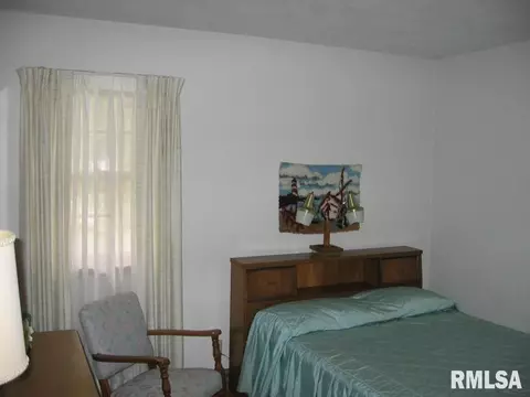 112 Holden Ter, Macomb, IL 61455 photo 9