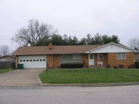 112 Holden Ter, Macomb, IL 61455 photo 2