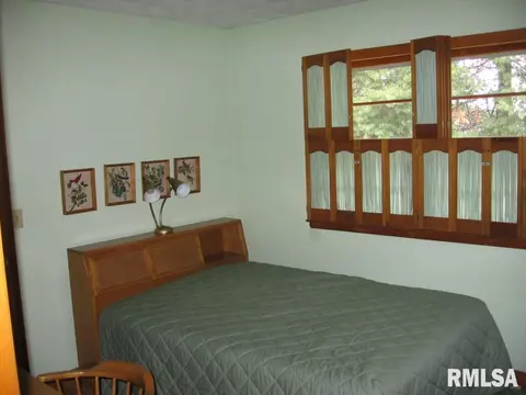 112 Holden Ter, Macomb, IL 61455 photo 8