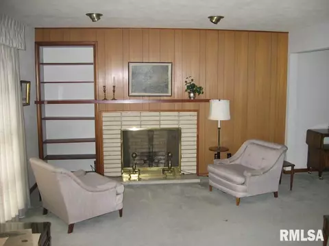 112 Holden Ter, Macomb, IL 61455 photo 4