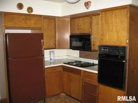 112 Holden Ter, Macomb, IL 61455 photo 6