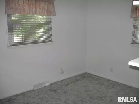 197 Penny Ln, Macomb, IL 61455 photo 8