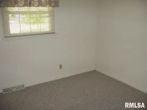 197 Penny Ln, Macomb, IL 61455 photo 10
