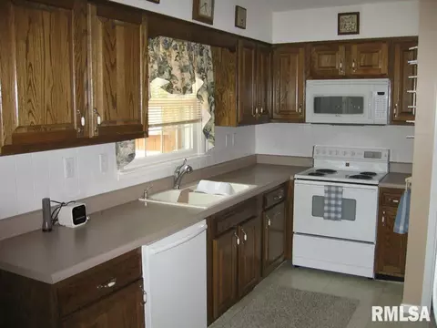 197 Penny Ln, Macomb, IL 61455 photo 7