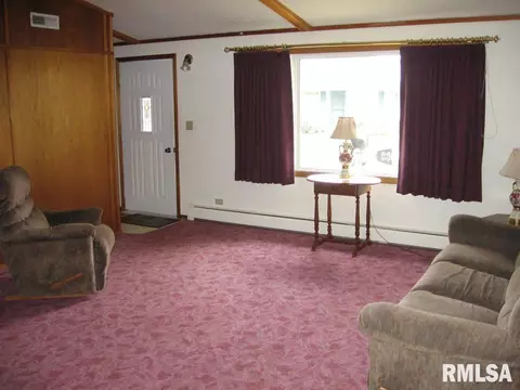 83 Oak Ln, Avon, IL 61415 photo 9