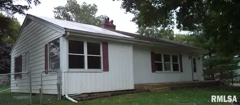 801 S Main, Eureka, IL 61530 photo 2