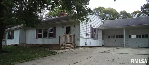 801 S Main, Eureka, IL 61530 photo 1