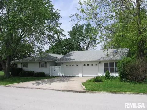 1141 Maple Ave, Macomb, IL 61455 photo 1