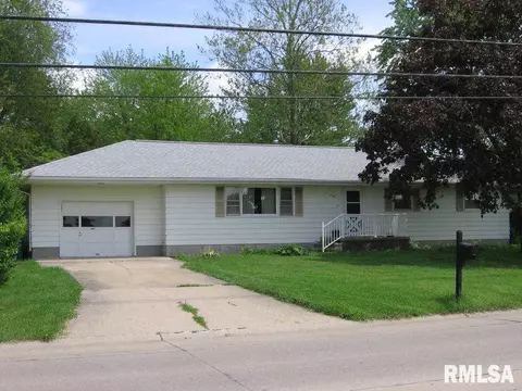 1141 Maple Ave, Macomb, IL 61455 photo 2