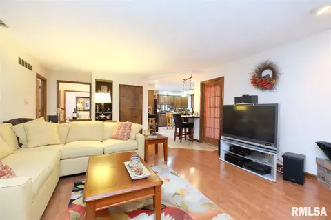 81 Maple Ridge Dr, Morton, IL 61550 photo 5