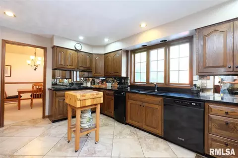 81 Maple Ridge Dr, Morton, IL 61550 photo 7