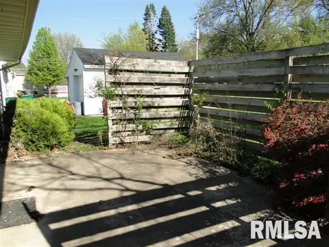 735 Madelyn Ave, Macomb, IL 61455 photo 5