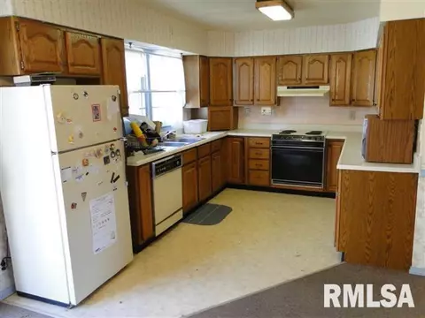 735 Madelyn Ave, Macomb, IL 61455 photo 11