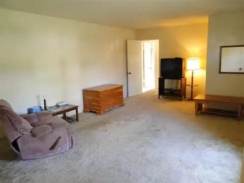 735 Madelyn Ave, Macomb, IL 61455 photo 9