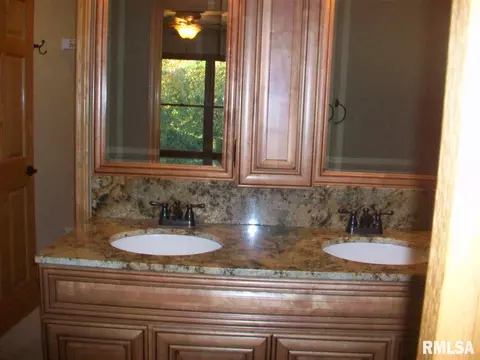 1309 E Juniper, Canton, IL 61520 photo 8