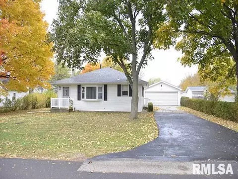 1009 S Chestnut St, Delavan, IL 61734 photo 1