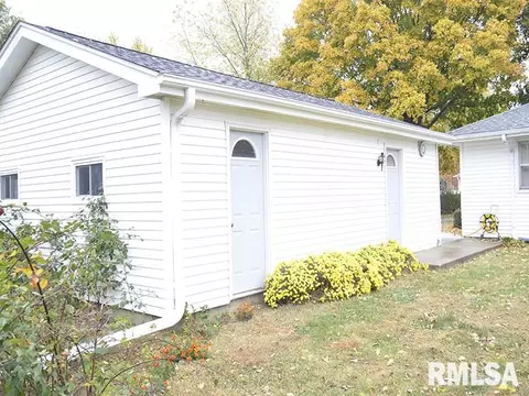 1009 S Chestnut St, Delavan, IL 61734 photo 6