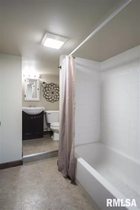 302 Devonshire, Washington, IL 61571 photo 9