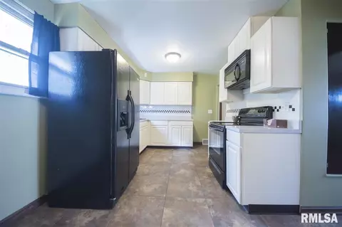 302 Devonshire, Washington, IL 61571 photo 7