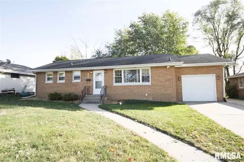 302 Devonshire, Washington, IL 61571 photo 1