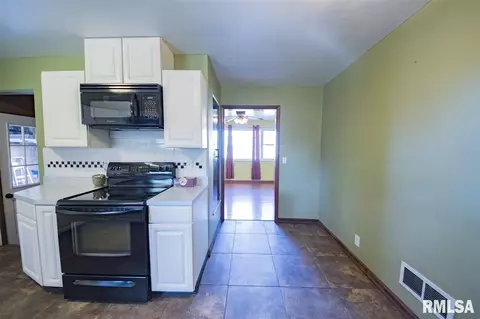 302 Devonshire, Washington, IL 61571 photo 3