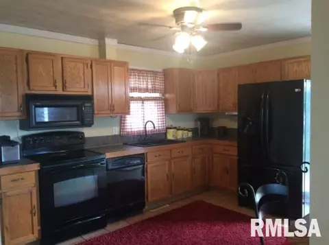 507 E Husseman St, Roanoke, IL 61561 photo 4