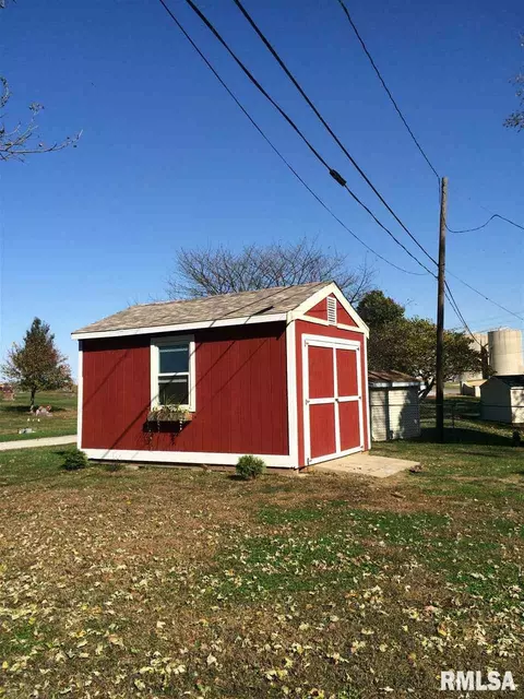 507 E Husseman St, Roanoke, IL 61561 photo 3