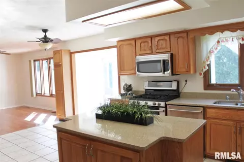 12507 N Cedar Bluff Dr, Dunlap, IL 61525 photo 2