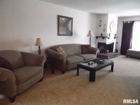 1590 2 Riverview Dr, Macomb, IL 61455 photo 3