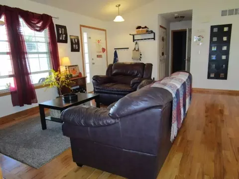 203 Bittersweet Ave, Germantown Hills, IL 61548 photo 2