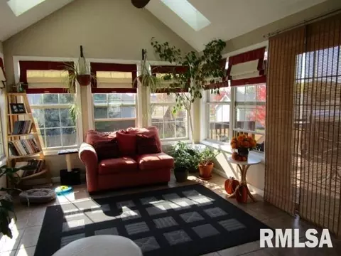 203 Bittersweet Ave, Germantown Hills, IL 61548 photo 4