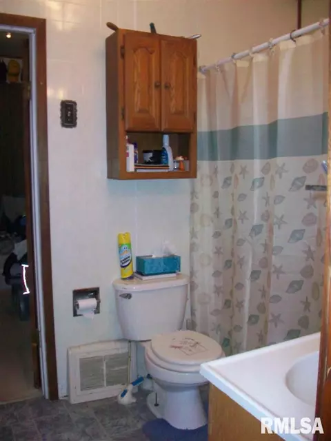 1052 E Pne, Canton, IL 61520 photo 8